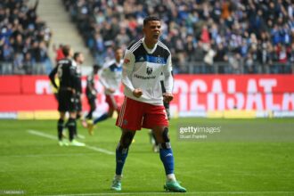 Ransford-Yeboah Königsdörffer of Hamburg celebrates scoring his team's fifth goal during the Second Bundesliga match between Hamburger SV and Hannover 96