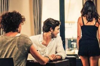 Signs You Are Dating a Womanizer