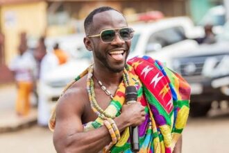 #MaxEntertainment: Okyeame Kwame denies taking political stance