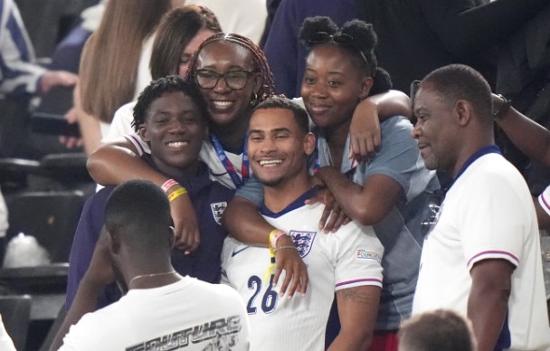 Kobbie Mainoo and family